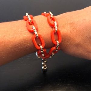 VINTAGE resin and gold metal chain bracelet